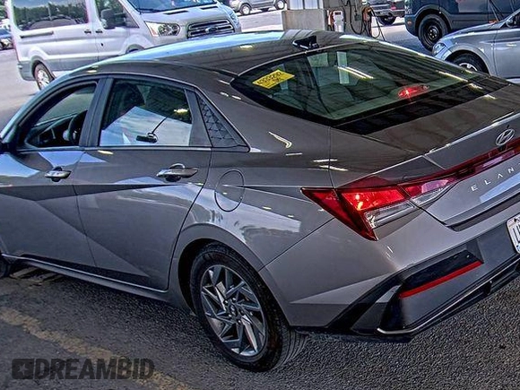2024 Hyundai Elantra SEL z VIN KMHLM4DG8RU636246, wystawiony jako IAAI lot #42808858 z przebiegiem 37 872 mil mil oraz . Historia ofert i sprzedaży dostępna na DreamBid. Obrazek 15.
