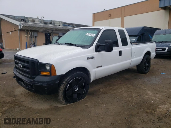 2005 Ford Super Duty F-250 XL with VIN 1FTSX20P85EB90248, listed as a Copart auction lot 72090224 with 214,818 mi miles and Salvage Title. Bid and sale history available at carsss.com. Image 1.