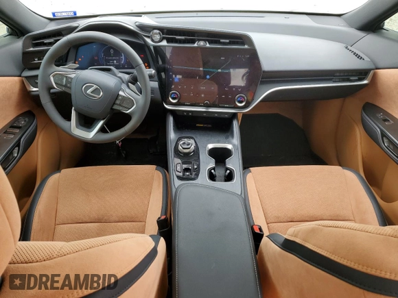 2023 Lexus RZ 450e Premium z VIN JTJAAAAB2PA010568, wystawiony jako Copart lot #53693974 z przebiegiem 12 046 mil mil oraz Szkody całkowita. Historia ofert i sprzedaży dostępna na DreamBid. Obrazek 8.