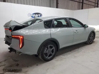 2025 Kia K4 LXS with VIN 3KPFT4DE6SE019841, listed as a Copart auction lot 86073614 with 2,541 mi miles and Salvage Title. Bid and sale history available at carsss.com. Image 3.