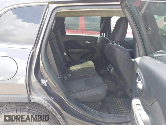 2015 Jeep Cherokee Latitude z VIN 1C4PJMCS2FW601271, wystawiony jako IAAI lot #41969742 z przebiegiem 94 224 mil mil oraz . Historia ofert i sprzedaży dostępna na DreamBid. Obrazek 8.