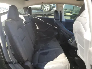 2022 Tesla Model Y Performance z VIN 7SAYGDEF3NF446769, wystawiony jako Copart lot #83702074 z przebiegiem 32 895 mil mil oraz Szkoda całkowita • Salvage title. Historia ofert i sprzedaży dostępna na DreamBid. Obrazek 11.