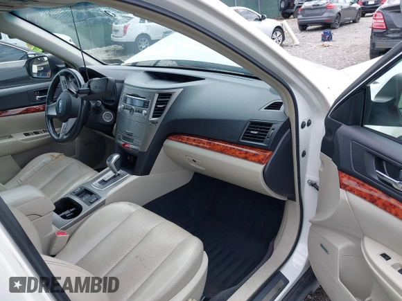 2010 Subaru Outback Limited Power Moon z VIN 4S4BRBKCXA3327826, wystawiony jako IAAI lot #42286612 z przebiegiem 275 294 mil mil oraz . Historia ofert i sprzedaży dostępna na DreamBid. Obrazek 5.