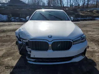 2023 BMW 5 Series 530i xDrive z VIN WBA13BJ04PCM79437, wystawiony jako Copart lot #46671715 z przebiegiem Nie podano mil oraz Szkoda całkowita • Salvage title. Historia ofert i sprzedaży dostępna na DreamBid. Obrazek 5.