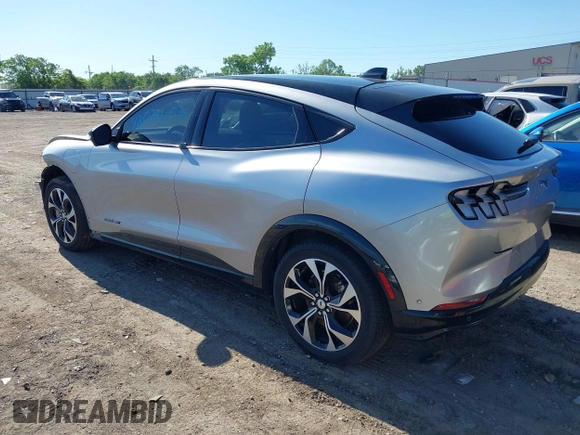 2021 Ford Mustang Mach-E Premium z VIN 3FMTK3SU7MMA02271, wystawiony jako IAAI lot #42072602 z przebiegiem 61 526 mil mil oraz . Historia ofert i sprzedaży dostępna na DreamBid. Obrazek 3.