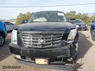 2013 Cadillac Escalade Luxury with VIN 1GYS4BEF2DR139631, listed as a IAAI auction lot 41254302 with 188,575 mi miles. Bid and sale history available at carsss.com. Image 13.