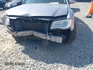 2015 Chrysler 300 Limited z VIN 2C3CCAAG2FH786866, wystawiony jako IAAI lot #41910140 z przebiegiem 183 770 mil mil oraz . Historia ofert i sprzedaży dostępna na DreamBid. Obrazek 18.
