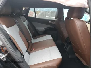 2023 Volkswagen ID.4 Pro z VIN 1V2DNPE86PC049852, wystawiony jako Copart lot #53978385 z przebiegiem 22 598 mil mil oraz Szkody całkowita. Historia ofert i sprzedaży dostępna na DreamBid. Obrazek 11.