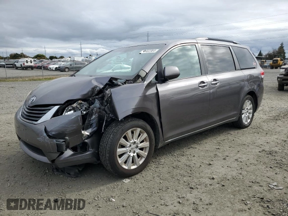 2011 Toyota Sienna XLE z VIN 5TDDK3DC8BS013239, wystawiony jako Copart lot #74852364 z przebiegiem 212 060 mil mil oraz Szkoda całkowita • Salvage title. Historia ofert i sprzedaży dostępna na DreamBid. Obrazek 1.