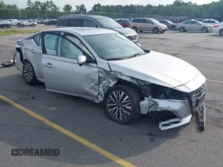 2023 Nissan Altima SV z VIN 1N4BL4DV8PN379930, wystawiony jako IAAI lot #42376207 z przebiegiem 29 945 mil mil oraz . Historia ofert i sprzedaży dostępna na DreamBid. Obrazek 1.