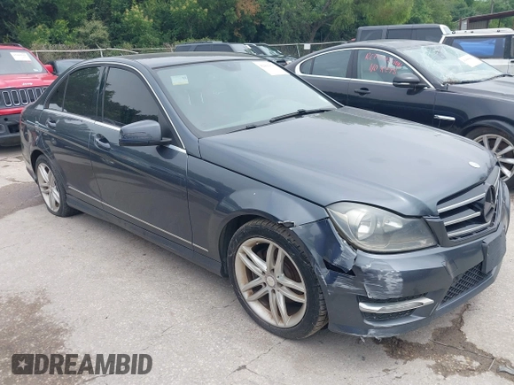 2014 Mercedes-Benz C 250 Sport z VIN WDDGF4HB5EA964773, wystawiony jako IAAI lot #42416375 z przebiegiem 113 333 mil mil oraz . Historia ofert i sprzedaży dostępna na DreamBid. Obrazek 13.