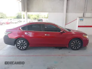 2018 Nissan Altima 2.5 S with VIN 1N4AL3AP5JC212083, listed as a IAAI auction lot 42181501 with 112,031 mi miles. Bid and sale history available at carsss.com. Image 14.