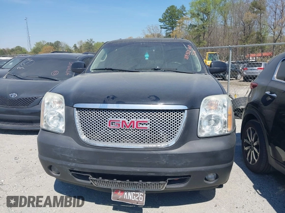 2013 GMC Yukon Denali with VIN 1GKS1EEF8DR209332, listed as a IAAI auction lot 41832403 with 208,800 mi miles. Bid and sale history available at carsss.com. Image 12.