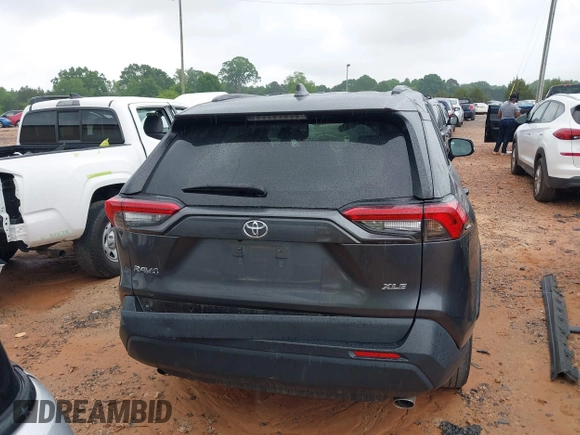 2021 Toyota RAV4 XLE with VIN 2T3W1RFV7MW114464, listed as a IAAI auction lot 39354802 with 41,922 mi miles. Bid and sale history available at carsss.com. Image 16.