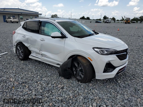 2021 Buick Encore GX Essence z VIN KL4MMFSL3MB145909, wystawiony jako Copart lot #59030565 z przebiegiem 9 279 mil mil oraz Nie do naprawy • Non repairable. Historia ofert i sprzedaży dostępna na DreamBid. Obrazek 4.