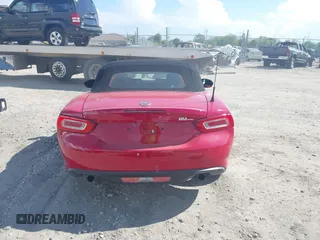 2017 FIAT 124 Spider Lusso z VIN JC1NFAEK3H0128181, wystawiony jako IAAI lot #42277948 z przebiegiem 15 668 mil mil oraz . Historia ofert i sprzedaży dostępna na DreamBid. Obrazek 16.