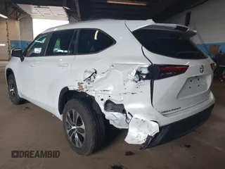 2023 Toyota Highlander L z VIN 5TDKDRBH9PS039746, wystawiony jako IAAI lot #42235258 z przebiegiem 4 513 mil mil oraz . Historia ofert i sprzedaży dostępna na DreamBid. Obrazek 3.