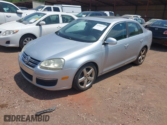 2008 Volkswagen Jetta SE with VIN 3VWRM71K68M176528, listed as a IAAI auction lot 42315777 with 197,345 mi miles and . Bid and sale history available at DreamBid. Image 2.
