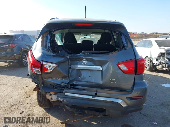 2018 Nissan Pathfinder S z VIN 5N1DR2MM5JC673071, wystawiony jako IAAI lot #41653944 z przebiegiem 120 261 mil mil oraz . Historia ofert i sprzedaży dostępna na DreamBid. Obrazek 16.