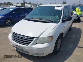 2007 Chrysler Town & Country with VIN 1A4GJ45R97B126697, listed as a IAAI auction lot 42180124 with 186,396 mi miles. Bid and sale history available at carsss.com. Image 2.