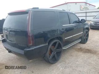 2010 Cadillac Escalade z VIN 1GYUCAEF1AR264105, wystawiony jako IAAI lot #41882488 z przebiegiem 190 113 mil mil oraz . Historia ofert i sprzedaży dostępna na DreamBid. Obrazek 4.