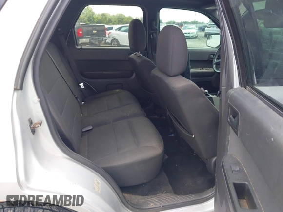 2011 Ford Escape XLT с VIN 1FMCU9D72BKC01477, выставлен на аукционе IAAI как лот 42702010 с пробегом 225 814 миль миль и . История ставок и продаж доступна на DreamBid. Изображение 8.