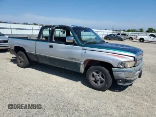 1996 Dodge 1500 z VIN 1B7HC13Y1TJ188317, wystawiony jako Copart lot #55630765 z przebiegiem 279 551 mil mil oraz Szkoda całkowita • Salvage title. Historia ofert i sprzedaży dostępna na DreamBid. Obrazek 4.
