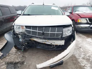 2008 Lincoln MKX with VIN 2LMDU68C28BJ17144, listed as a IAAI auction lot 41532813 with 118,135 mi miles. Bid and sale history available at carsss.com. Image 6.