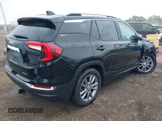 2024 GMC Terrain SLT z VIN 3GKALVEG3RL379434, wystawiony jako IAAI lot #42232120 z przebiegiem 3266 mil mil oraz . Historia ofert i sprzedaży dostępna na DreamBid. Obrazek 4.