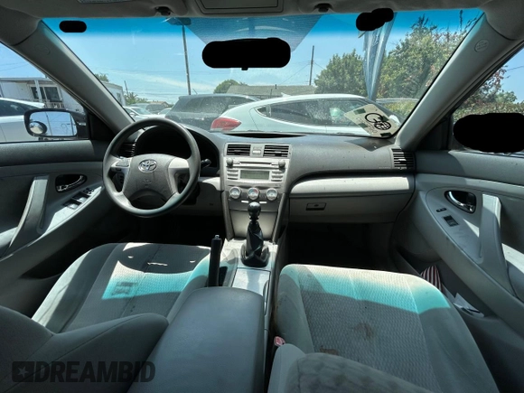 2010 Toyota Camry z VIN 4T1BF3EKXAU090976, wystawiony jako Copart lot #61294575 z przebiegiem 173 408 mil mil oraz Czysty tytuł • Clean title. Historia ofert i sprzedaży dostępna na DreamBid. Obrazek 9.