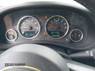 2016 Jeep Wrangler Unlimited Sahara z VIN 1C4BJWEGXGL280016, wystawiony jako IAAI lot #42620102 z przebiegiem 128 232 mil mil oraz . Historia ofert i sprzedaży dostępna na DreamBid. Obrazek 7.
