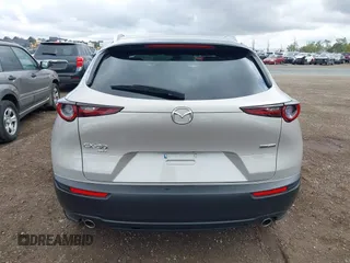 2024 Mazda CX-30 S Select Sport z VIN 3MVDMBBM3RM664352, wystawiony jako IAAI lot #42190340 z przebiegiem 10 068 mil mil oraz . Historia ofert i sprzedaży dostępna na DreamBid. Obrazek 17.
