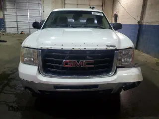 2009 GMC Sierra 1500 with VIN 1GTHC44K99E143963, listed as a Copart auction lot 46237435 with 463,492 mi miles and Clean Title. Bid and sale history available at DreamBid. Image 5.