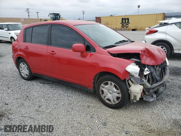 2011 Nissan Versa S z VIN 3N1BC1CP3BL418656, wystawiony jako Copart lot #53477285 z przebiegiem 185 518 mil mil oraz Szkoda całkowita • Salvage title. Historia ofert i sprzedaży dostępna na DreamBid. Obrazek 4.