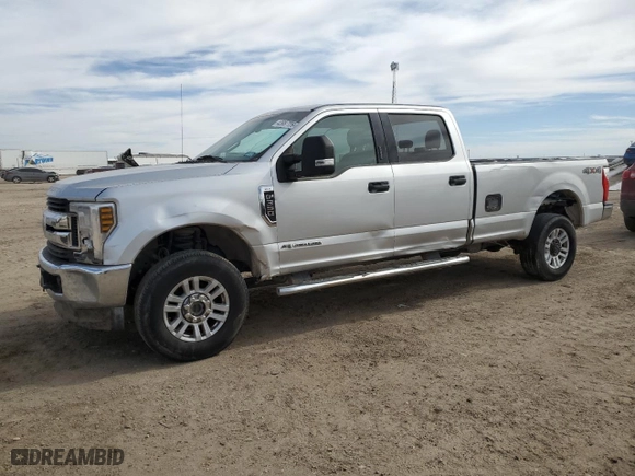 2018 Ford Super Duty F-350 SRW XL with VIN 1FT8W3BT1JEB38306, listed as a Copart auction lot 43987725 with NaN miles and Salvage Title. Bid and sale history available at carsss.com. Image 1.