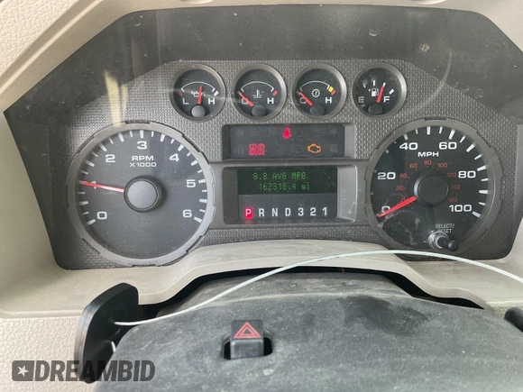 2008 Ford F-250 XL z VIN 1FTSW20538EE05153, wystawiony jako IAAI lot #42554757 z przebiegiem 162 318 mil mil oraz . Historia ofert i sprzedaży dostępna na DreamBid. Obrazek 28.