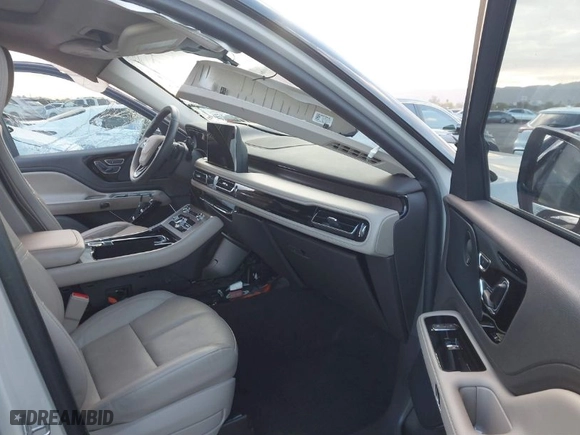 2023 Lincoln Aviator Reserve with VIN 5LM5J7WC0PGL14870, listed as a IAAI auction lot 41278696 with 1 mi miles. Bid and sale history available at carsss.com. Image 5.