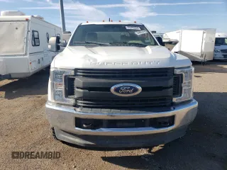 2018 Ford F-350 z VIN 1FD8X3FTXJEC41209, wystawiony jako Copart lot #69285204 z przebiegiem Nie podano mil oraz Czysty tytuł • Clean title. Historia ofert i sprzedaży dostępna na DreamBid. Obrazek 5.