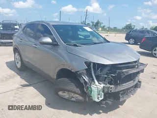 2024 Buick Encore GX Preferred z VIN KL4AMBS2XRB014762, wystawiony jako IAAI lot #42338836 z przebiegiem 23 212 mil mil oraz . Historia ofert i sprzedaży dostępna na DreamBid. Obrazek 1.