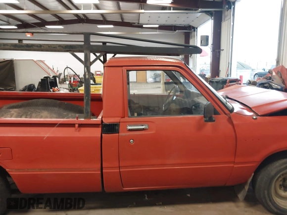 1983 Toyota Pickup z VIN JT4RN44R8D1137485, wystawiony jako IAAI lot #41741970 z przebiegiem 328 446 mil mil oraz . Historia ofert i sprzedaży dostępna na DreamBid. Obrazek 14.