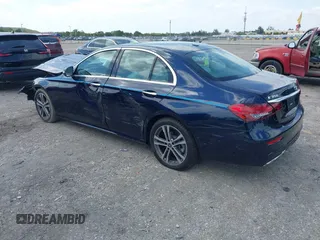 2022 Mercedes-Benz E 350 z VIN W1KZF8DBXNB049580, wystawiony jako IAAI lot #42102354 z przebiegiem 5 284 mil mil oraz . Historia ofert i sprzedaży dostępna na DreamBid. Obrazek 3.