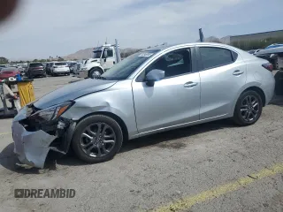 2019 Toyota Yaris L z VIN 3MYDLBYV6KY524803, wystawiony jako Copart lot #52346895 z przebiegiem 77 608 mil mil oraz Szkoda całkowita • Salvage title. Historia ofert i sprzedaży dostępna na DreamBid. Obrazek 1.