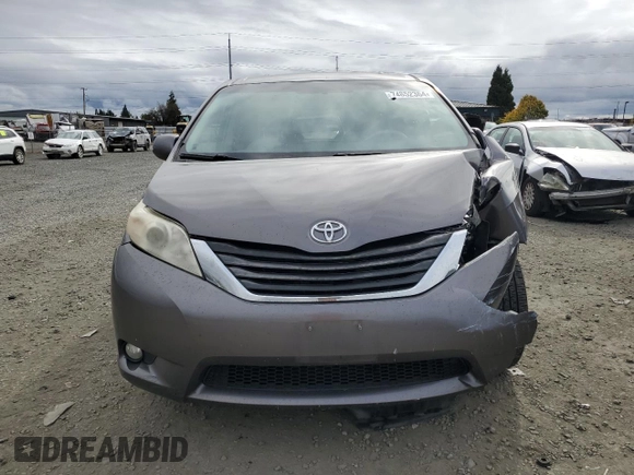 2011 Toyota Sienna XLE z VIN 5TDDK3DC8BS013239, wystawiony jako Copart lot #74852364 z przebiegiem 212 060 mil mil oraz Szkoda całkowita • Salvage title. Historia ofert i sprzedaży dostępna na DreamBid. Obrazek 5.