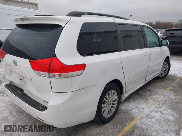 2014 Toyota Sienna XLE z VIN 5TDYK3DC6ES492167, wystawiony jako IAAI lot #41257193 z przebiegiem 216 046 mil mil oraz . Historia ofert i sprzedaży dostępna na DreamBid. Obrazek 4.