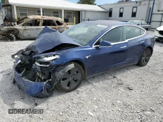 2018 Tesla Model 3 Long Range Battery z VIN 5YJ3E1EB8JF093657, wystawiony jako Copart lot #47384465 z przebiegiem Nie podano mil oraz Szkoda całkowita • Salvage title. Historia ofert i sprzedaży dostępna na DreamBid. Obrazek 1.