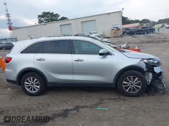 2020 Kia Sorento LX V6 with VIN 5XYPGDA50LG619045, listed as a IAAI auction lot 41520510 with 124,870 mi miles. Bid and sale history available at carsss.com. Image 13.
