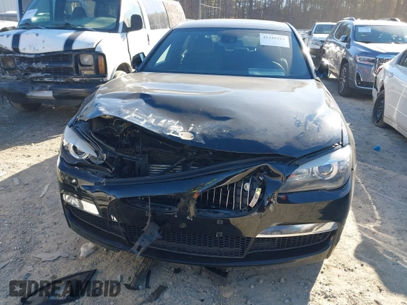 2010 BMW 7 Series 750Li z VIN WBAKB8C57ACY63545, wystawiony jako IAAI lot #41345511 z przebiegiem 110 189 mil mil oraz . Historia ofert i sprzedaży dostępna na DreamBid. Obrazek 6.