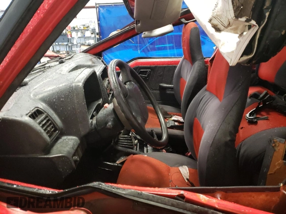 1992 Geo Tracker z VIN 2CNBJ18U1N6917736, wystawiony jako Copart lot #76609574 z przebiegiem Nie podano mil oraz Szkody całkowita. Historia ofert i sprzedaży dostępna na DreamBid. Obrazek 7.