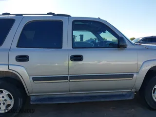 2005 Chevrolet Tahoe LS with VIN 1GNEK13T95J124661, listed as a IAAI auction lot 41885297 with 309,905 mi miles. Bid and sale history available at carsss.com. Image 13.