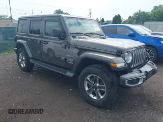 2020 Jeep Wrangler Unlimited Sahara z VIN 1C4HJXEN3LW172750, wystawiony jako IAAI lot #42707574 z przebiegiem 100 135 mil mil oraz . Historia ofert i sprzedaży dostępna na DreamBid. Obrazek 1.